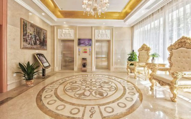 Vienna Hotel（Wuhan University of Technology Nanhu Wenzhi Street Subway Station）
