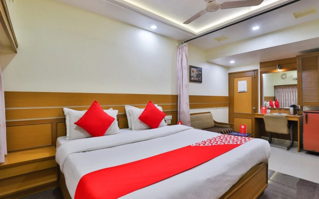 OYO 17117 Hotel Rainbow