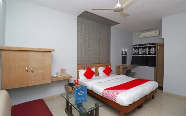 Parakh Palace By OYO Rooms