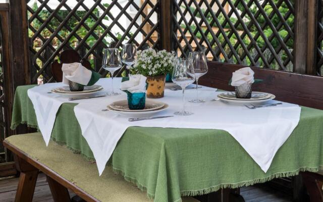 La Ücia by Fana Ladina