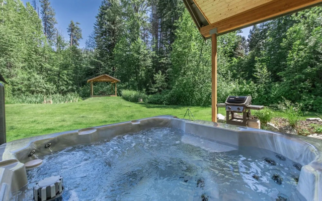 Nature Acres 1 Bedroom Home by NW Comfy Cabins