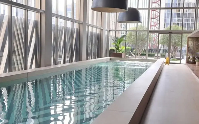 Pinheiros Silver I Modern Studio in Faria Lima