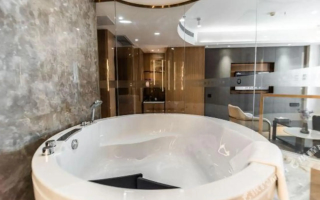 L'Oreal County Hotel