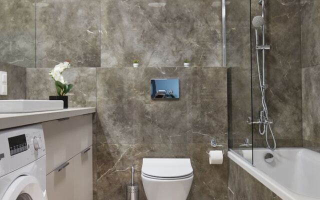 Metro Imielin 8th Floor Apartment