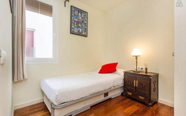 Luxurious 3 Bedroom Flat & Terrace in Sants