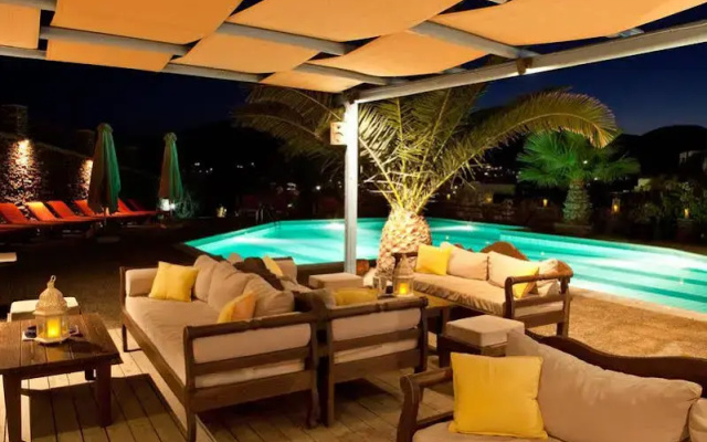 Alexandros Hotel