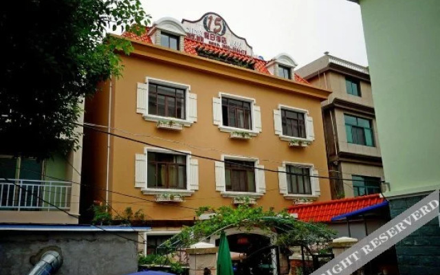 No.15 Holiday Hotel