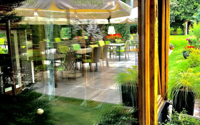 Art & Garden Residence