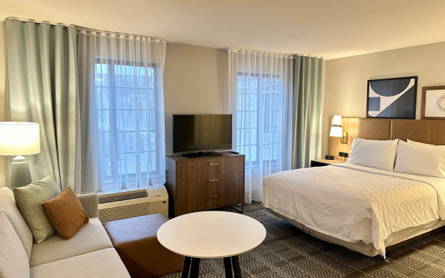 Staybridge Suites Milwaukee West-Oconomowoc by IHG