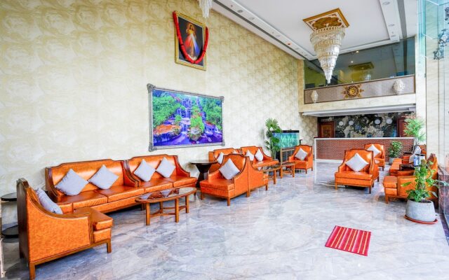 The Avenue Grand