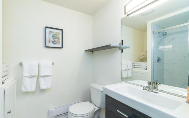 Beautiful 2BR Suite in central West Vancouver