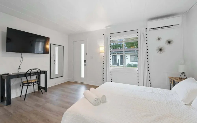 Chic City Retreat 93B