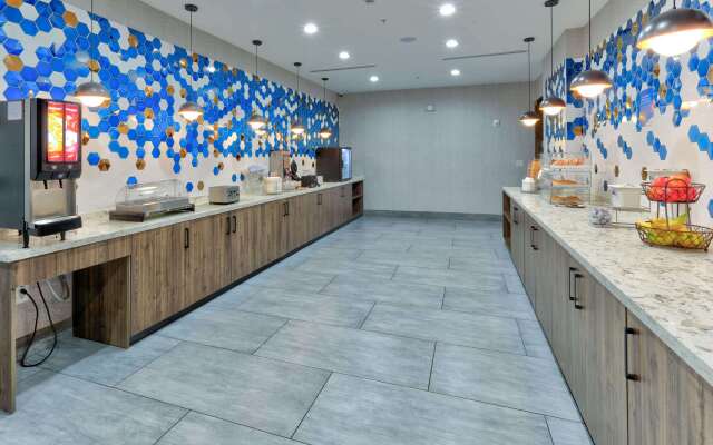 La Quinta Inn & Suites by Wyndham Dallas/Fairpark