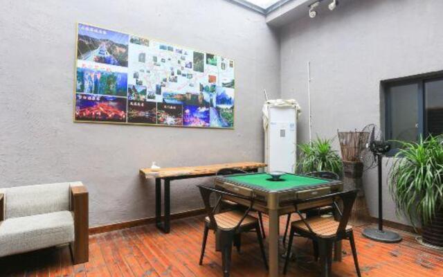 Chengzhong Xiaozhu Holiday House (Zhangjiajie Tianmenshan Bus Station Railway Station)
