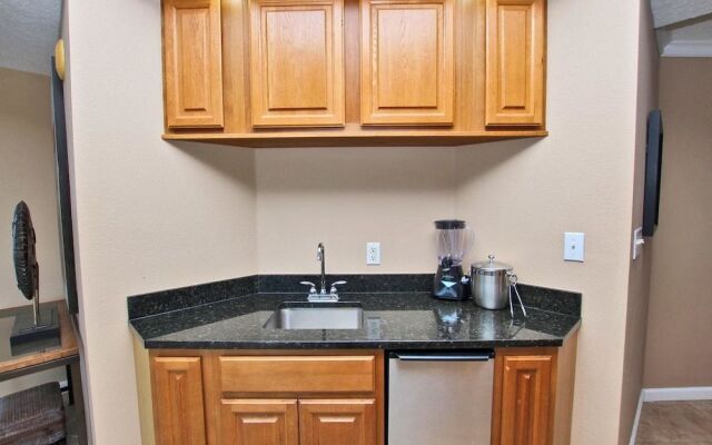 Colonnades 1901 - 4 Br condo