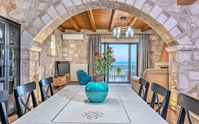 Luxurious Villa With Private Beach in Psarou Greece