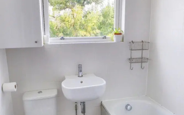 3 Bedroom House in De Beauvoir Town