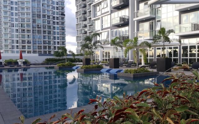 CSuites at 8 Newtown Residences