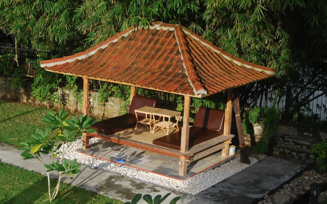 Pondok Anggrek Putih