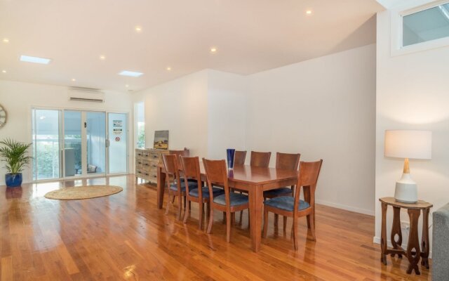 Currawong Close - Heated Pool, Home Theatre, WiFi, 4 bdrm, Pool Table