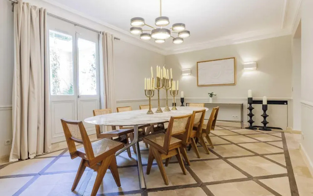 Luxury Mansion With Garden in Heart of Neuilly
