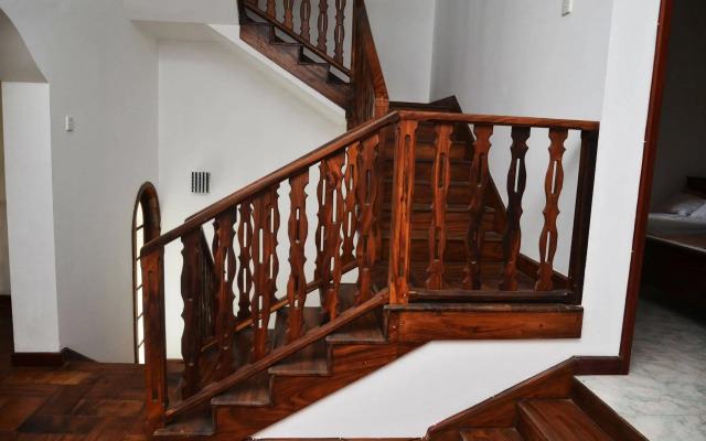 Kandyan Crown Hotel