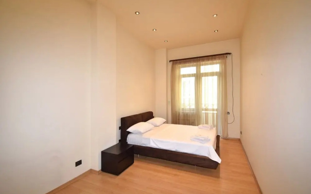 Spacious Apartment by Luxe Group TT606