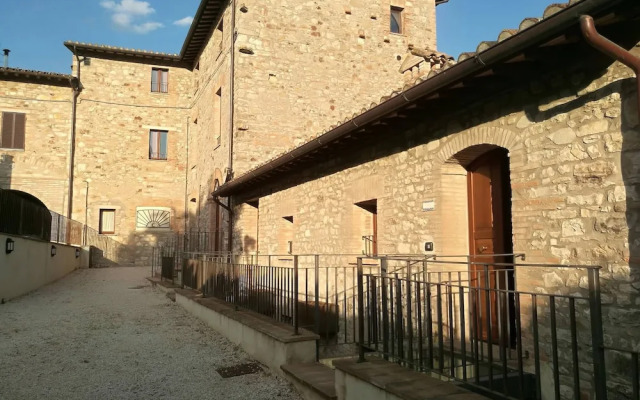 Portion of a Farmhouse With 30 Beds - 4 Apartments and 2 Rooms