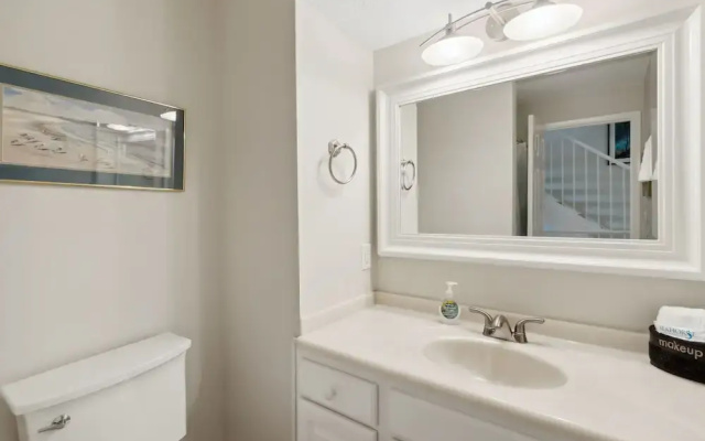 Steps to The Beach - 3BR Ocean View