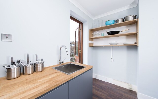 Stylish 2BR Apartment Near Hackney