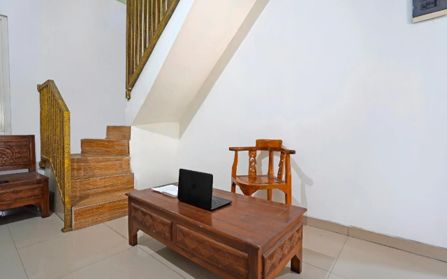 OYO 91743 Choirul Residence