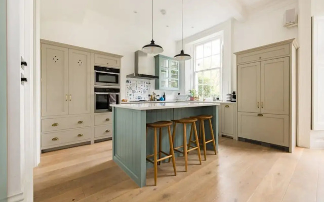 Elegant Primrose Hill Townhouse With Garden