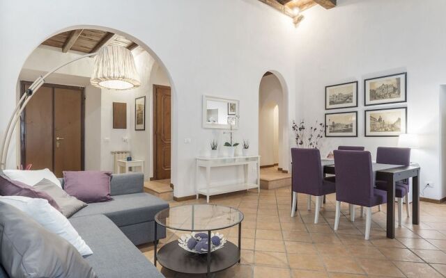 Pantheon Charming Apartment