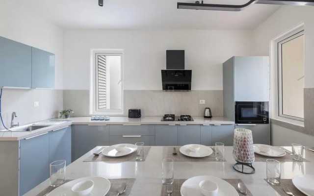 Golfer's Arena by Stayjade