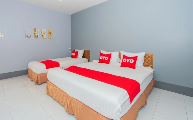 OYO 650 At Night Pranburi