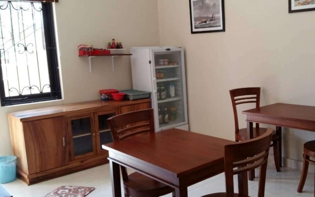 Whiterose Guesthouse – Guest Rooms – Mataram