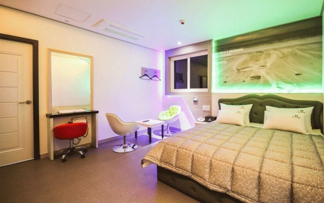 Sancheong Hyu And Joy