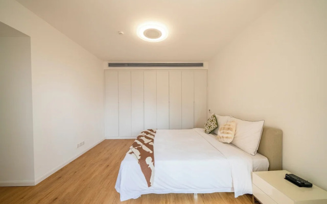 Tyms Spacious 4BR 2BA Apt Xujiahui