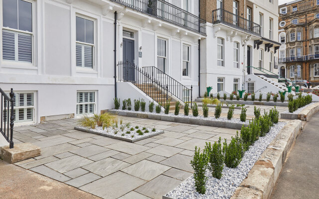 Host Stay The Royal Hideaway