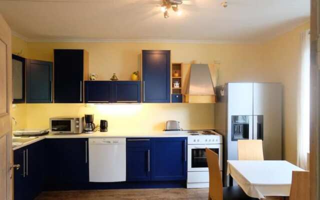 Lake View Holiday Apartments
