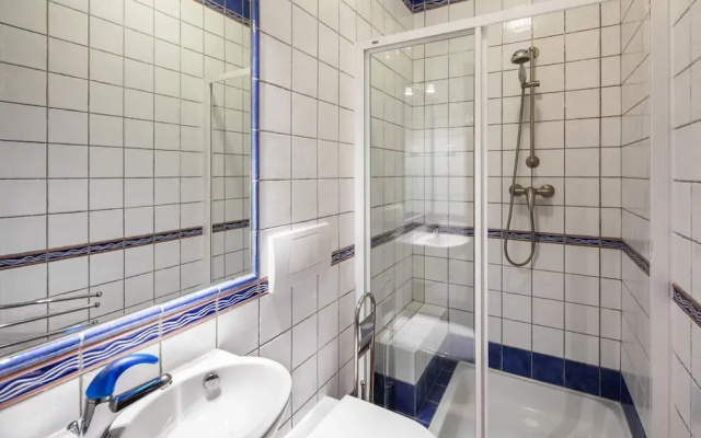 Apartment Near Praia do Carvalho Beach