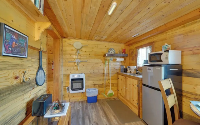 Ultimate Alaskan Retreat: Lakefront Soldotna Cabin