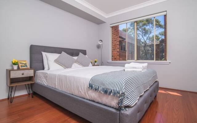 Rustic Hardwood 2 Bedroom Apartment in Randwick