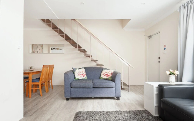 Comfy & Convenient Homebush West