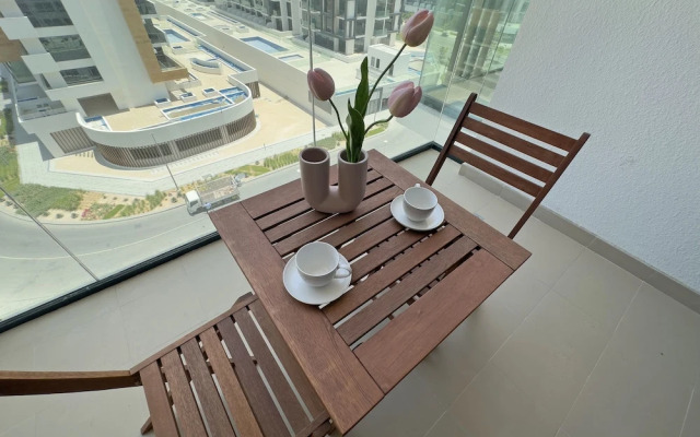 Luxury StayCation - Comfy Condo With Balcony In The Heart of Meydan