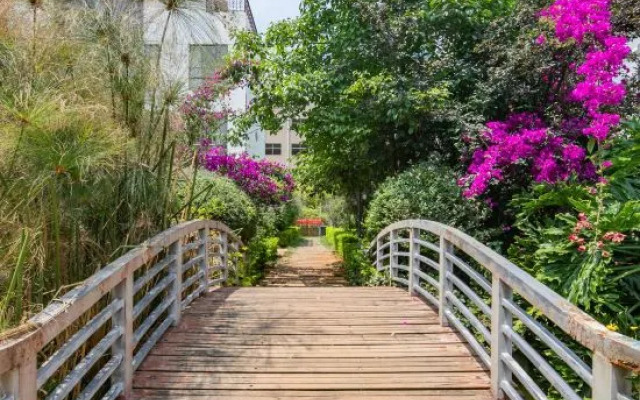 Utra·Dianchi Villa Hotel