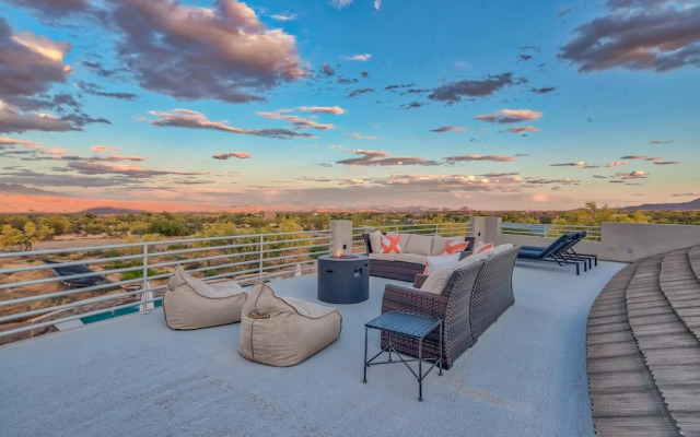 Fallbrook by Avantstay | Luxury Home on 40acres W/Pool, Putting Green & Rooftop