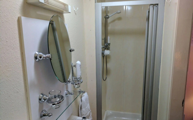 Kelvin Apartment