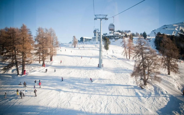 Charming Apartment With Valley View