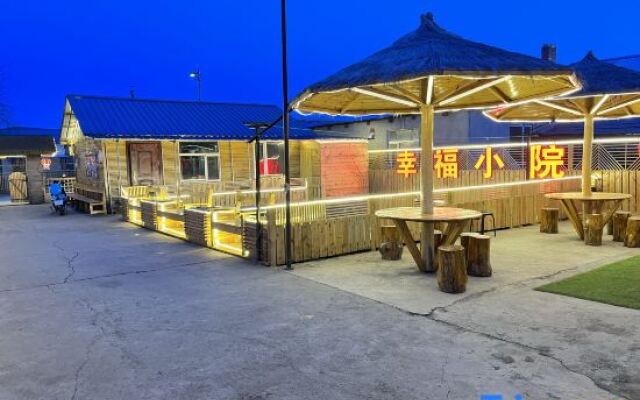 Arctic Village Snowman Chalet